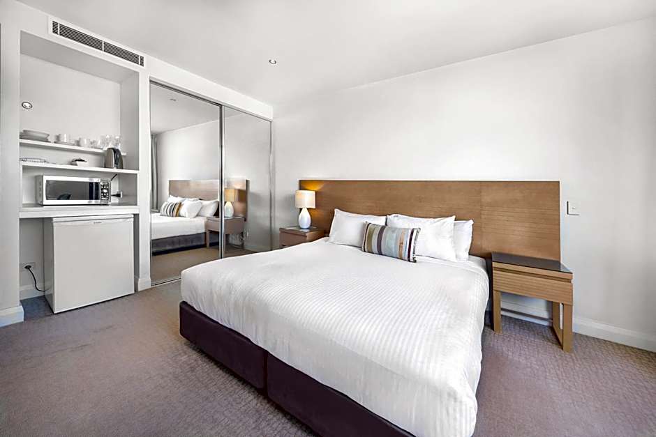 Oaks Redcliffe Mon Komo Suites