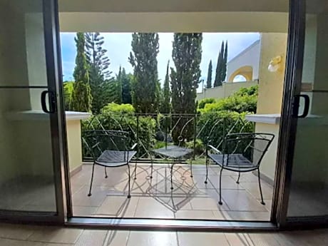 Guest room, 2 Queen, Pool view, Balcony