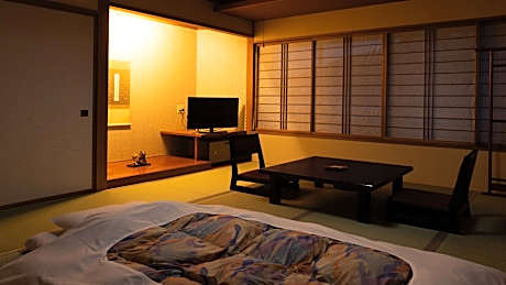 Japanese-Style Room with Private Bathroom - Late Check In 18:00 - Check Out 9:00