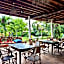 Tropinest bungalows & hostel