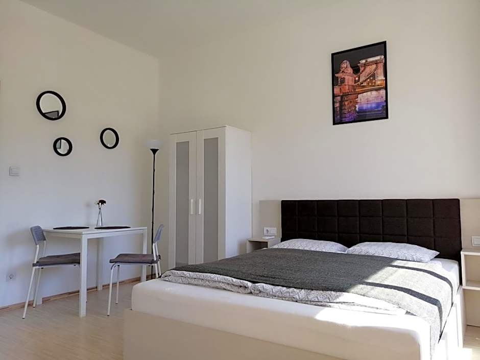 Zoom-Budapest Apartments