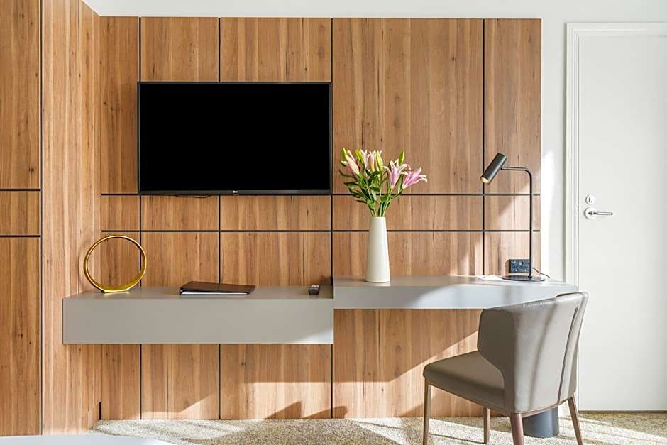 Parkside Hotel & Apartments