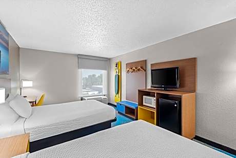 Deluxe Double Room with Two Double Beds - Non-Smoking