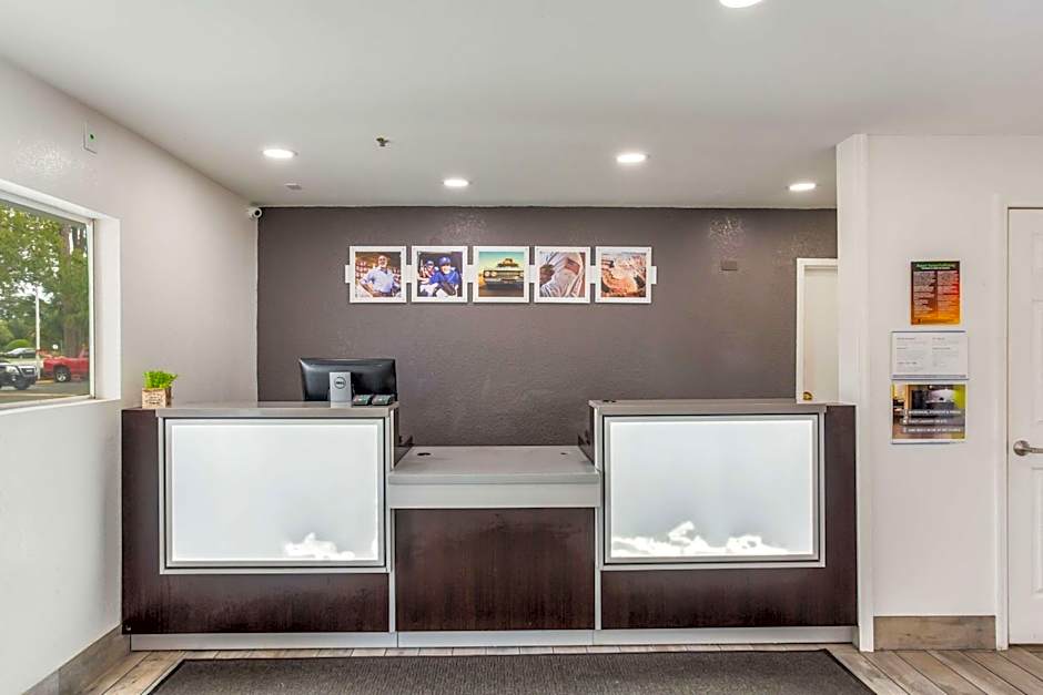 Motel 6-Jacksonville, FL - South