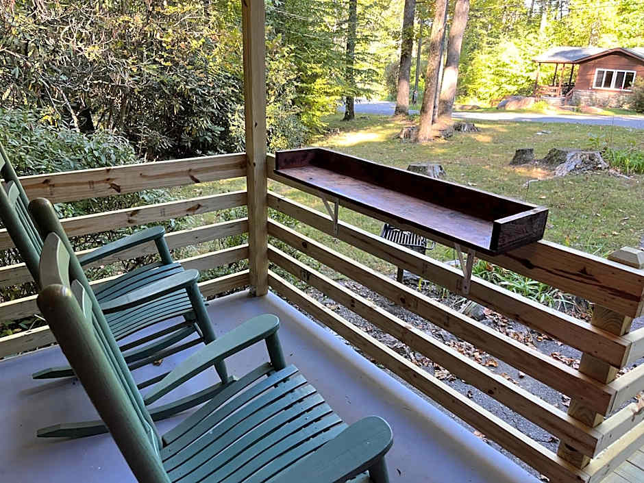 Cozy Cabin Pet Friendly ADA Compatible