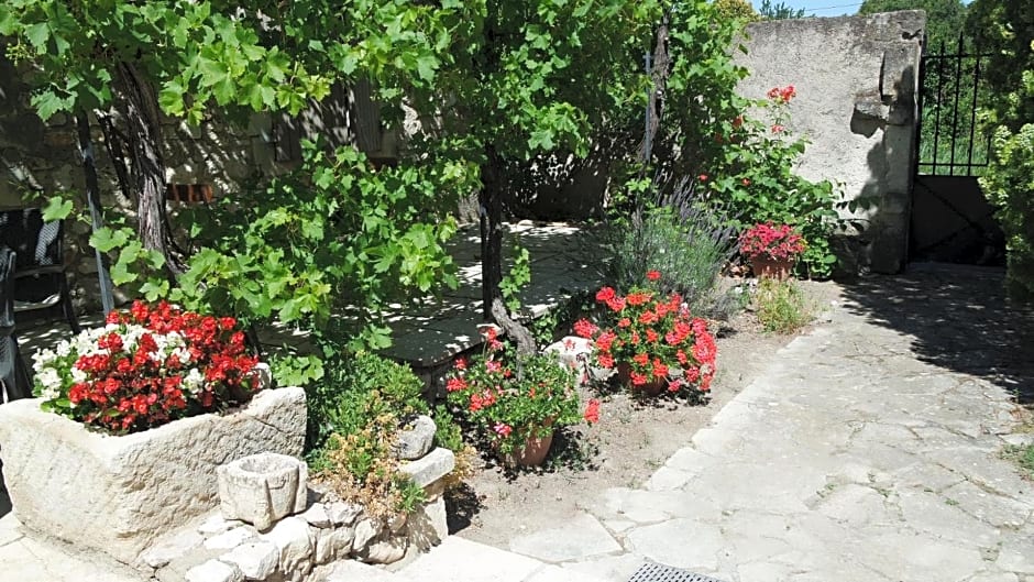 Mas Grimaud - Gîte- Studio et chambres d'hôtes familiales