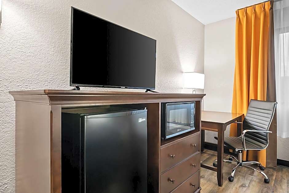 Super 8 by Wyndham Alexandria MN