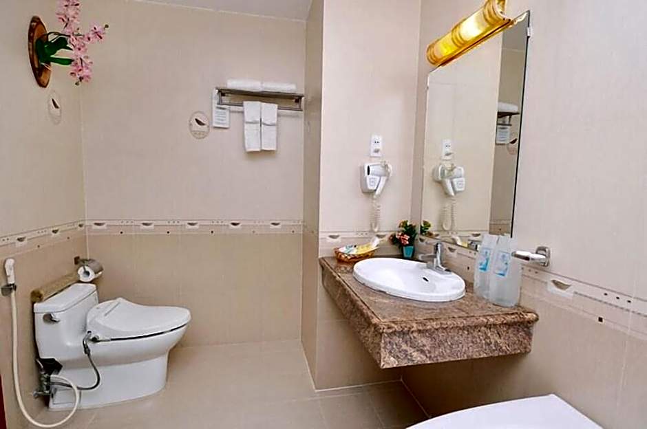 Tan Hoang Long Hotel Nguyen Van Cu