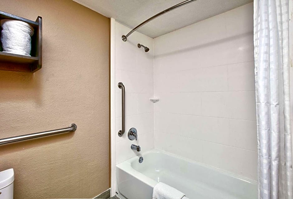 Super 8 by Wyndham Victoria TX