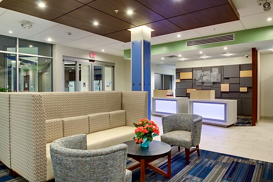 Holiday Inn Express & Suites Galesburg By IHG