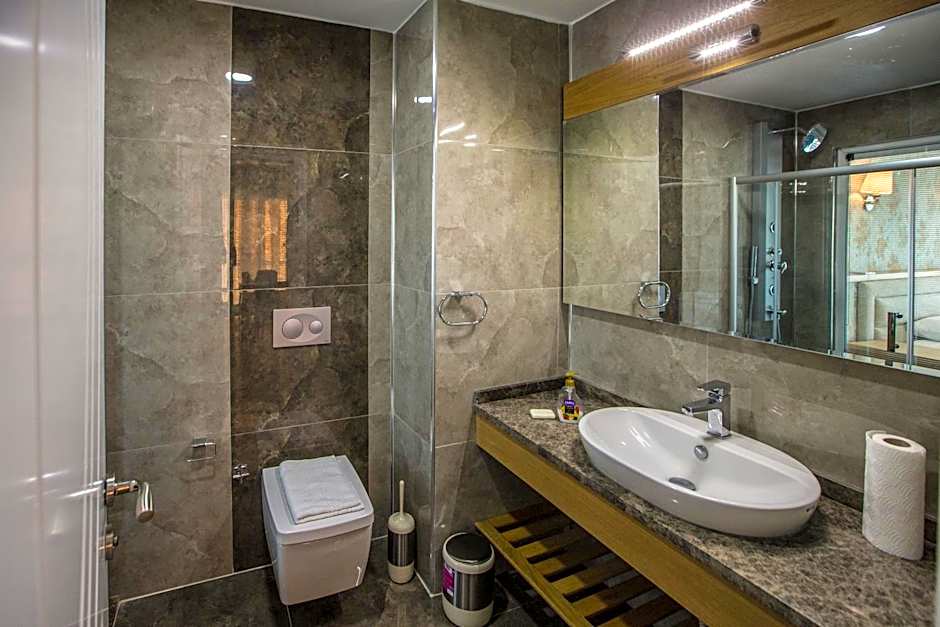 Clementin Suits Sigacık