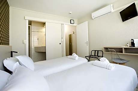 Twin Room with Shower