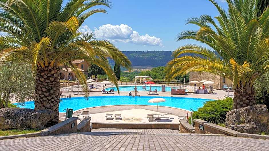 Residence with swimming pool immersed in the typical Tuscan countryside just 5 minutes from Massa Marittima