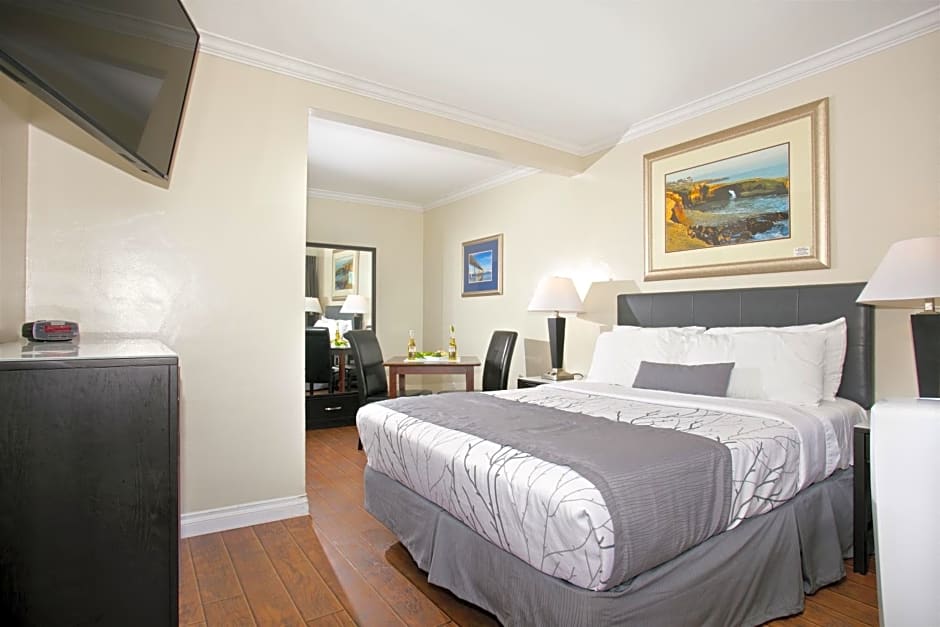 Ocean Beach Hotel