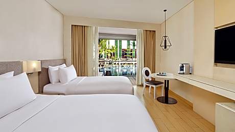 DELUXE POOL VIEW TWIN