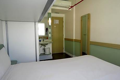 Standard Double Room with 1 Double bed and 1 Single bed