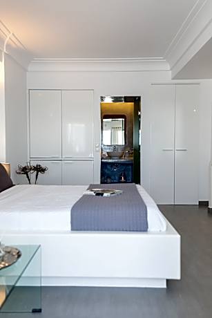 Executive Suite with Heated Outdoor Jacuzzi