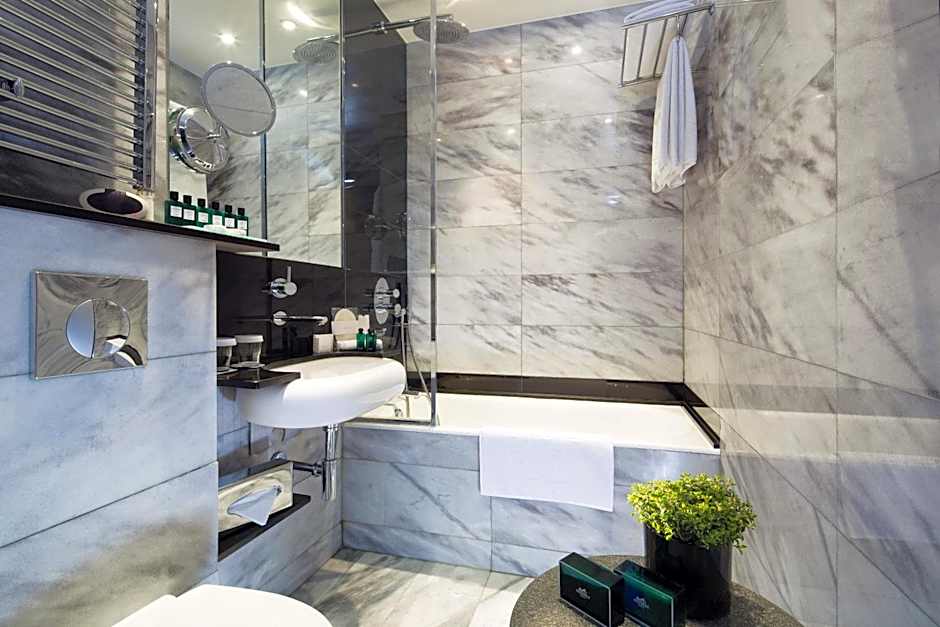 Hotel Lumen Paris Louvre