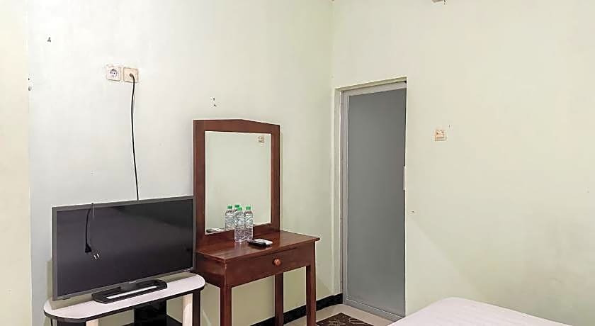 Global Inn Syariah Mitra RedDoorz near Juanda T1 Airport