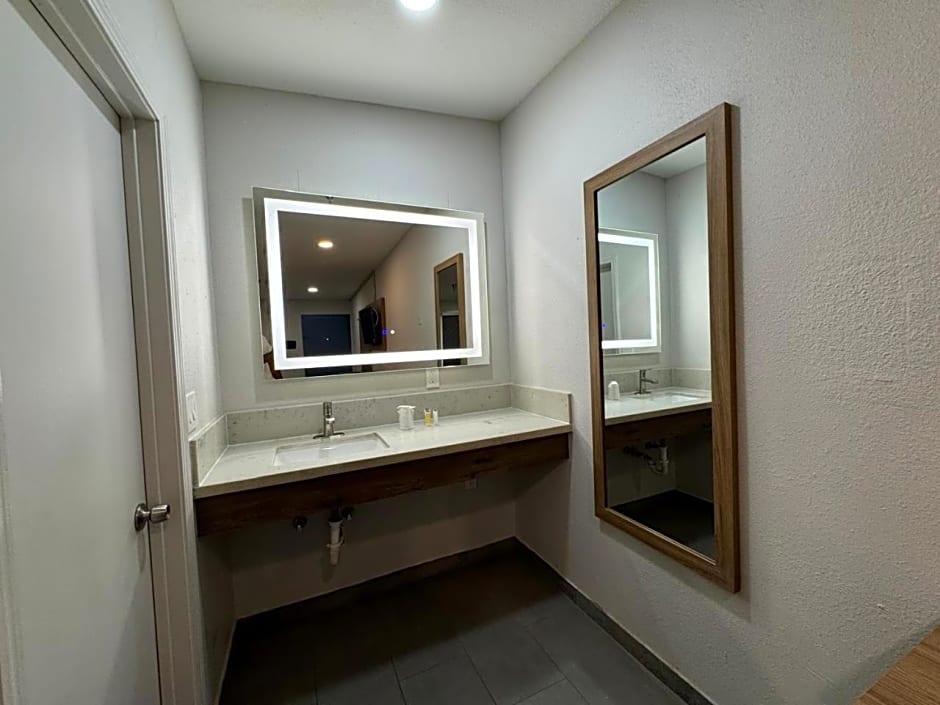 Days Inn by Wyndham Bakersfield