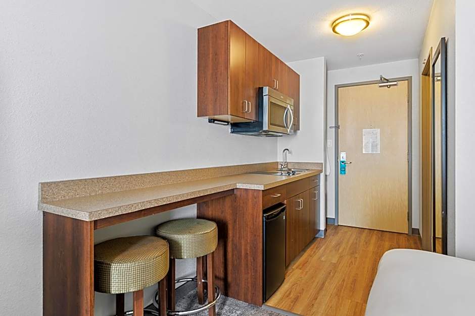 Home Inn and Suites Lloydminster