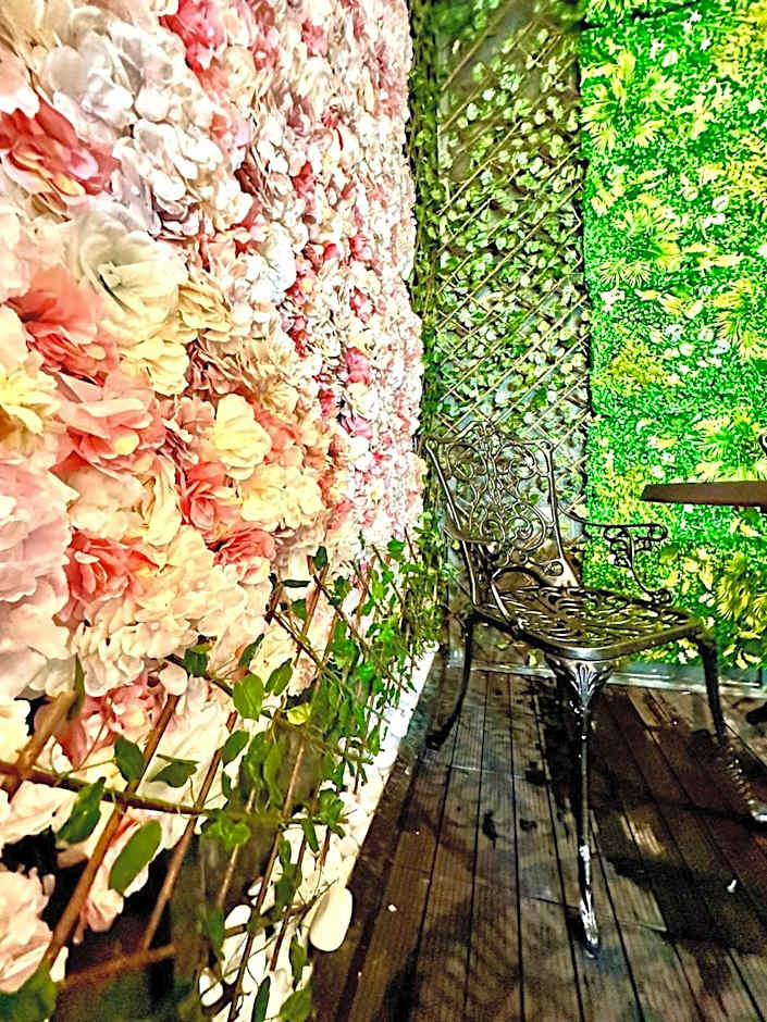 Duke and Duchess Apartments and Rooms - Private in Room Hot Tub Suites