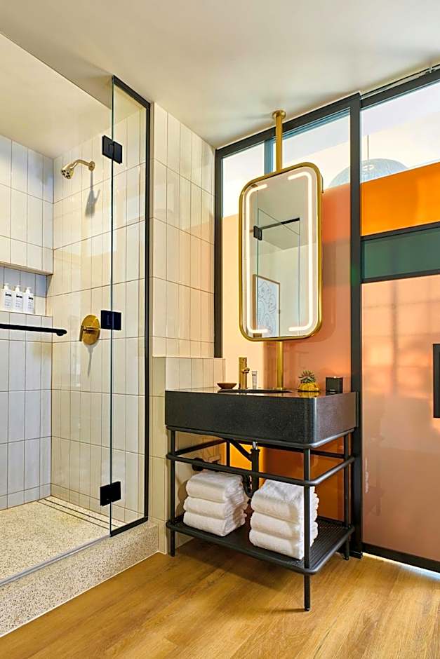 Hollywood Volume, a Tribute Portfolio Hotel