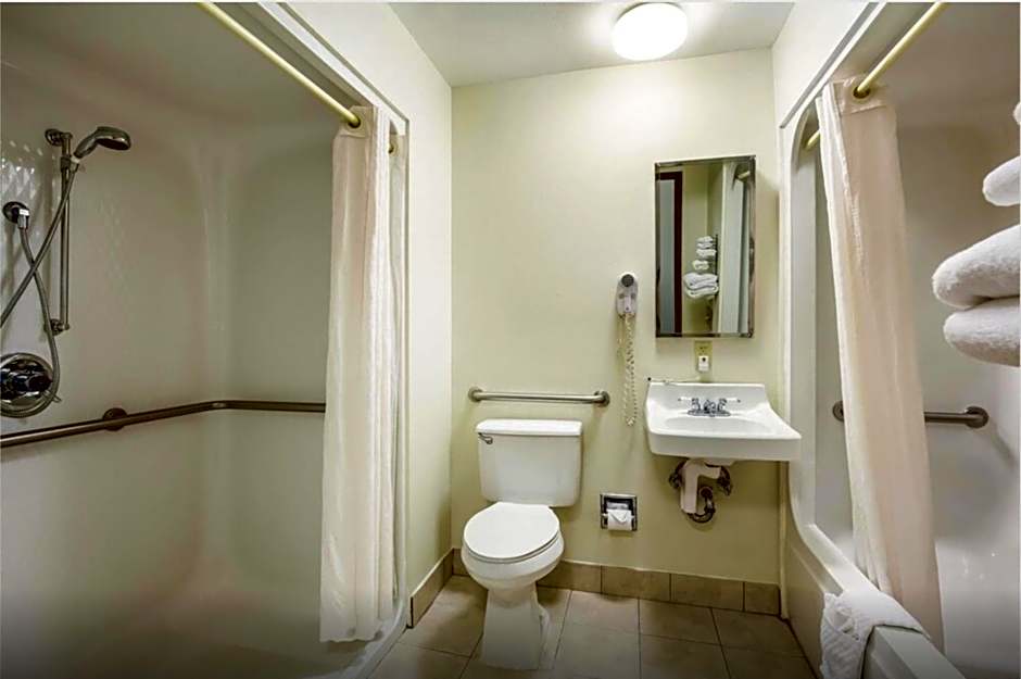 Econo Lodge Inn And Suites