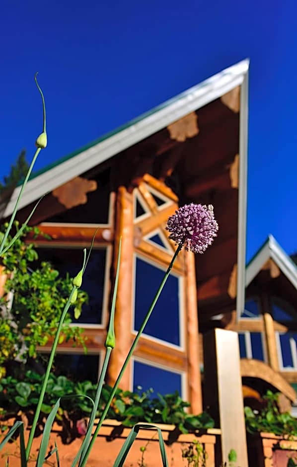 The Rockwell-Harrison Guest Lodge