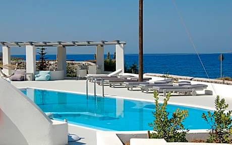 boutique hotel in oia santorini next to the sea
