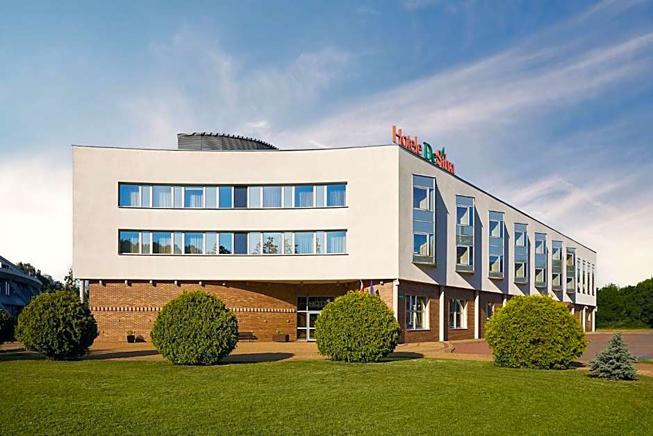 Hotel Victor Pruszkow DeSilva