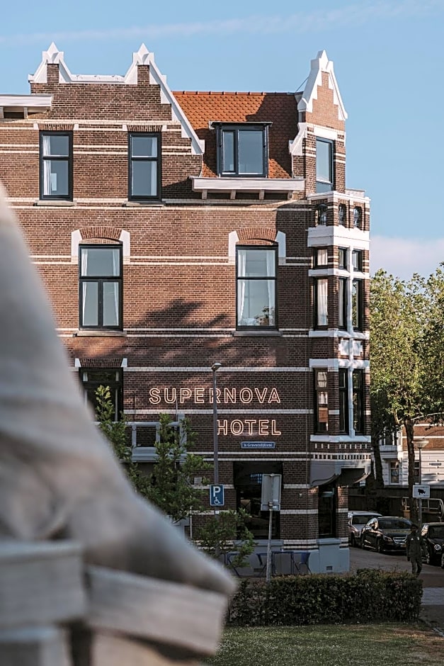 Supernova Hotel