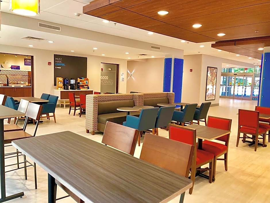 Holiday Inn Express & Suites Raleigh Airport - Brier Creek By IHG