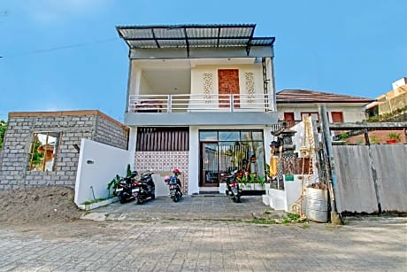 Collection O 93004 Double D Guest House