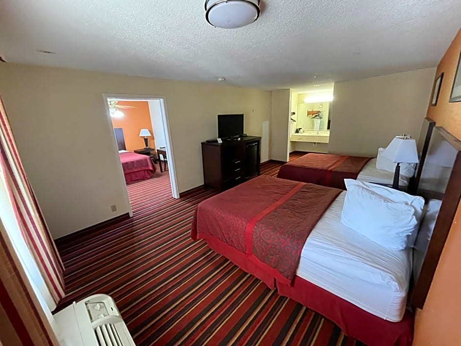 Days Inn & Suites by Wyndham Winnie