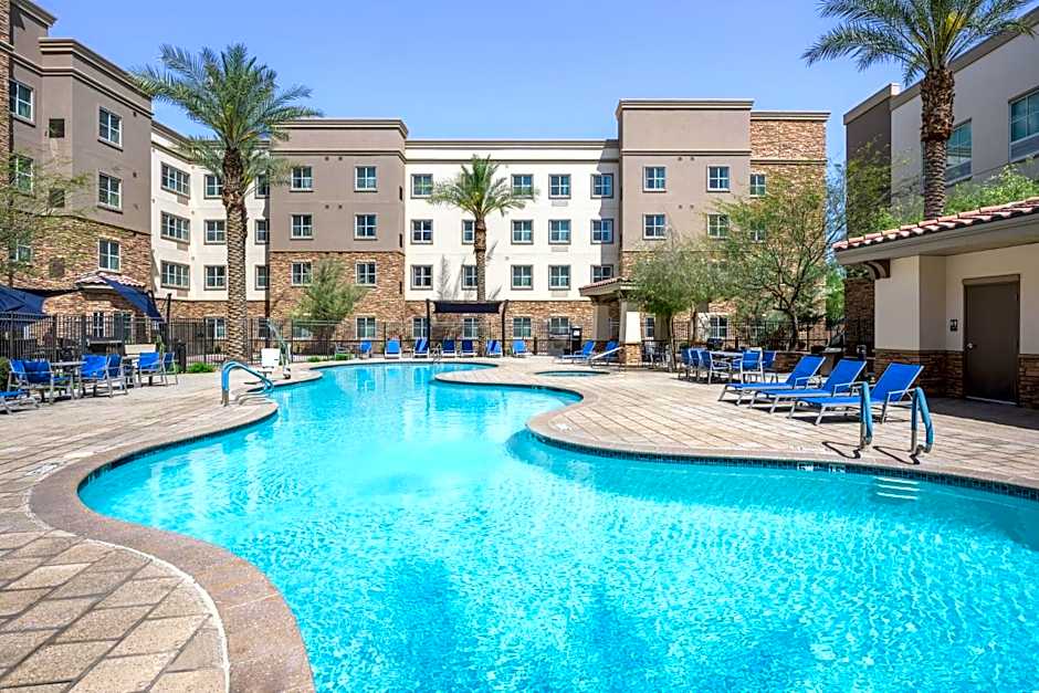 Holiday Inn Express and Suites Gilbert - East Mesa By IHG