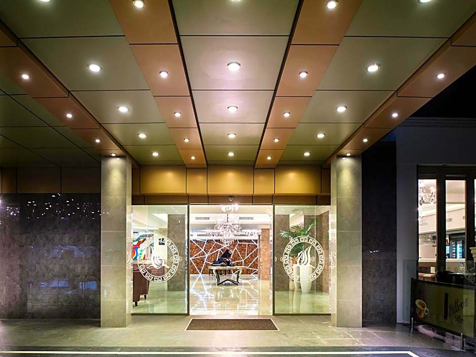 Swan River Hotel (Formerly known as International on the Water Hotel)