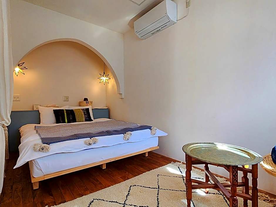 RIAD NANA