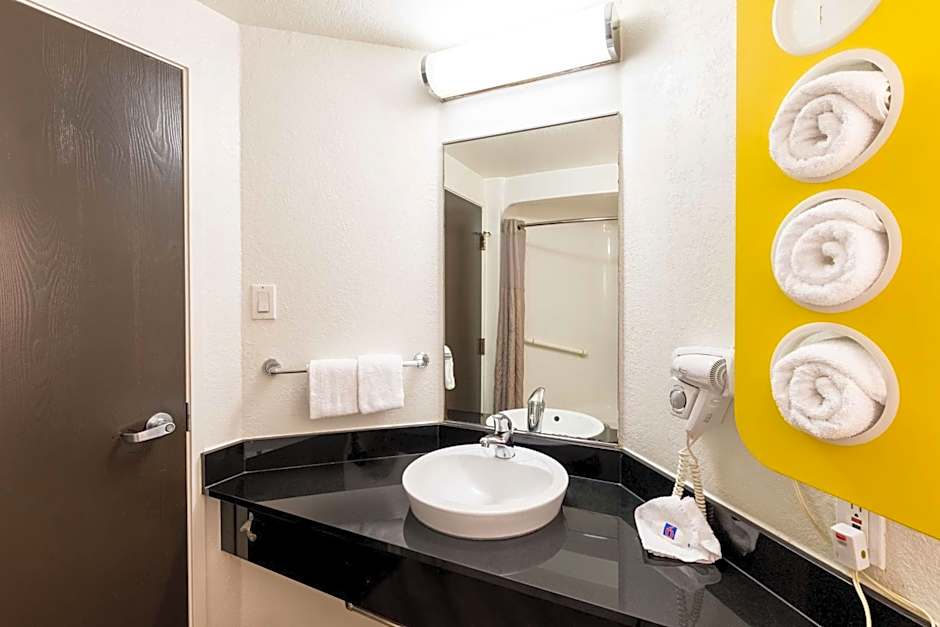 Motel 6 Irving, TX - DFW Airport North