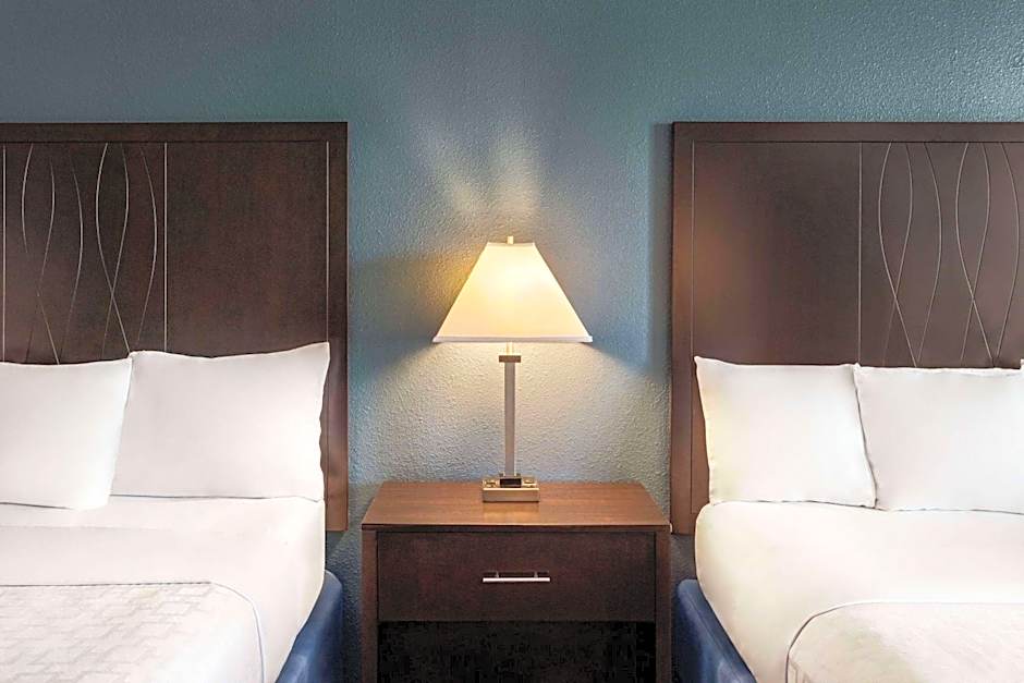 AmericInn by Wyndham La Crosse Riverfront-Conference Center