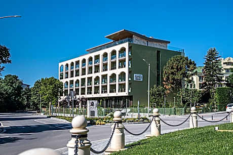 Romance Hotel and Family Suites