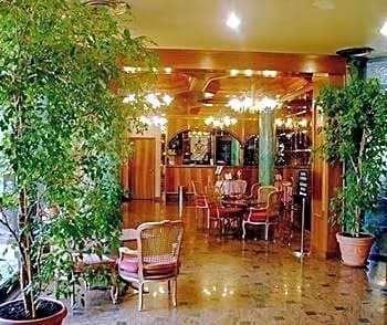 Russott Hotel