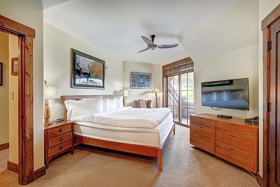 Crystal Peak Lodge By Vail Resorts