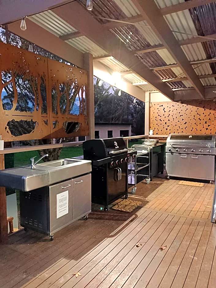 Buffalo Motel and Country Retreat