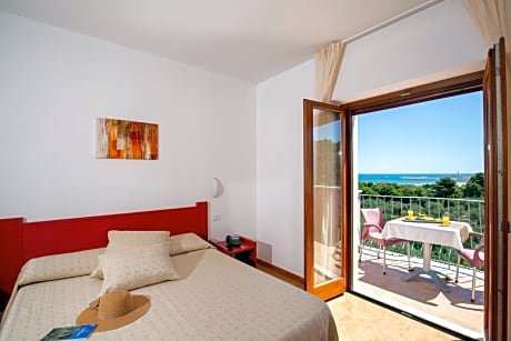 Double Room with Balcony and Sea View