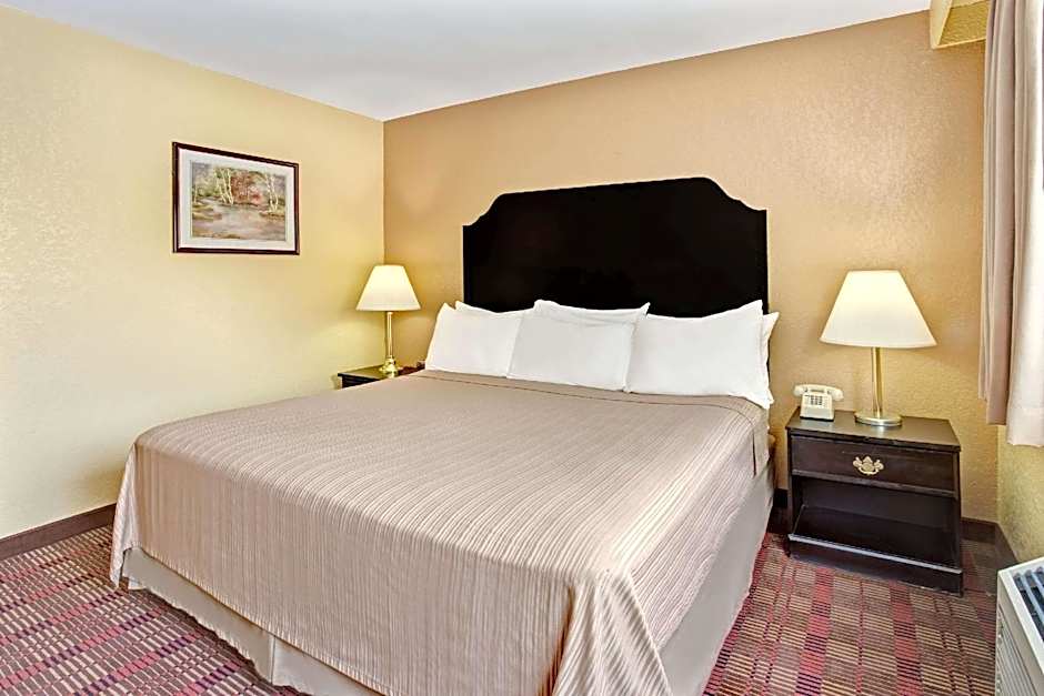 Howard Johnson by Wyndham Pikesville