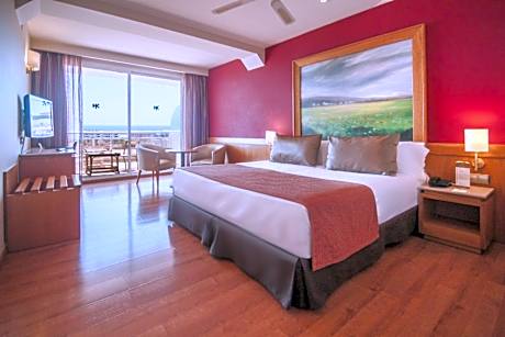 Double or Twin Room with Sea View