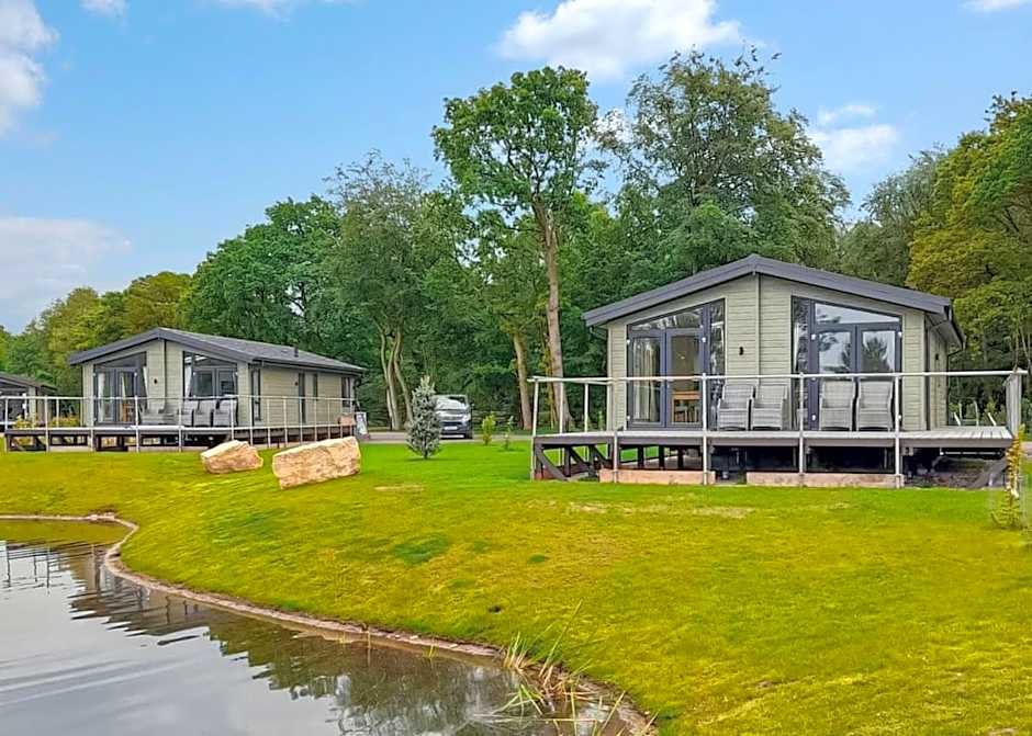 Lakeside Luxury Lodges