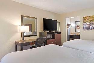 Clarion Pointe Independence - Kansas City