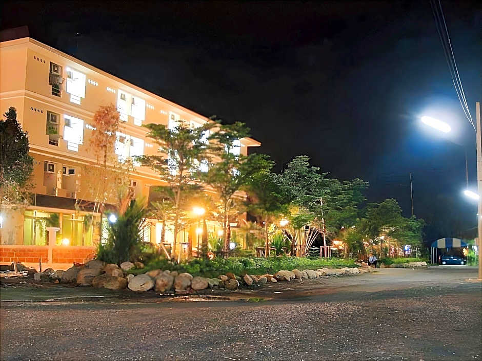 Silver Gold Garden, Suvarnabhumi Airport